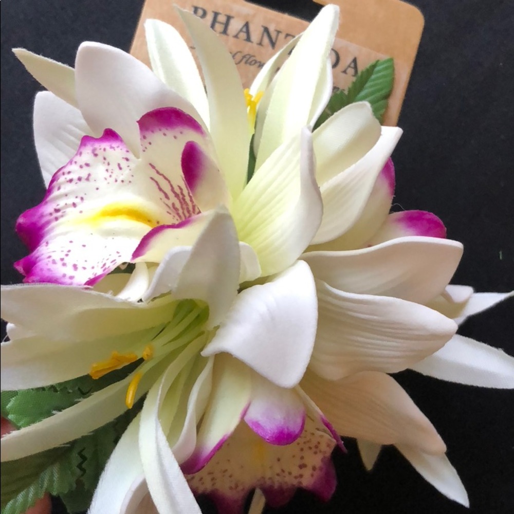 So Real Flower Hair Clip - Picture 4 of 5